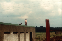 1980-Hallenumbau-Opa-Willi-auf-altem-Huehnerstall