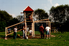 1997-Spielplatz-Aufbau-Turm-Kopie
