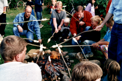 1999-Spielplatz-Lagerfeuer-Stockbrot
