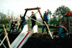 2000-Bau-Spielplatz-Einbau-Rutsche