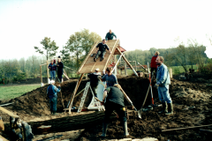 2000-Bau-Spielplatz-die-Rutsche-bekommt-ein-stabiles-Dach_004571