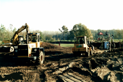 2000-Bau-Spielplatz-mit-schwerem-Geraet_004569