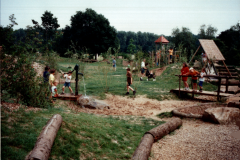 2001-Spielplatz-wird-gruen-fertig
