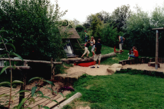 2004-Spielplatz-Balancieren