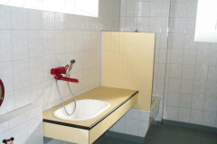 2002-Sanitaerhaus-Meisenweg-Babywanne