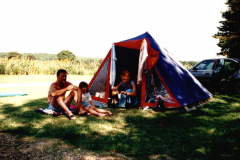 1999-Zelt-Familie-im-neuen-touristischen-Bereich